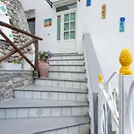 Holidays Perla D'amalfi - Live The Coast & Private Parking بيت للعطل *