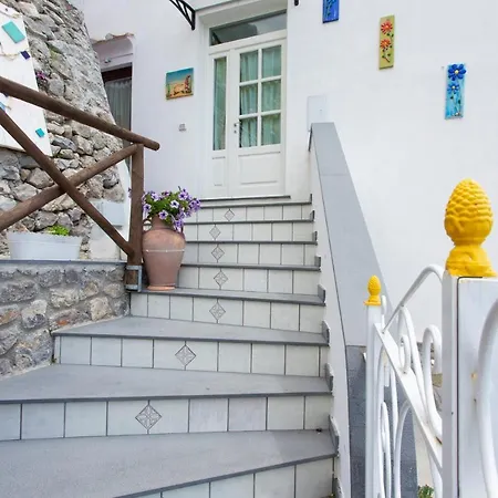 Holidays Perla D'amalfi - Live The Coast & Private Parking Hébergement de vacances *