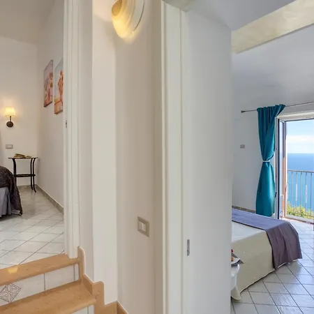 Holidays Perla D'amalfi - Live The Coast & Private Parking Hébergement de vacances *