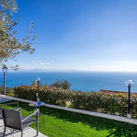 Hébergement de vacances Holidays Perla D'amalfi - Live The Coast & Private Parking *